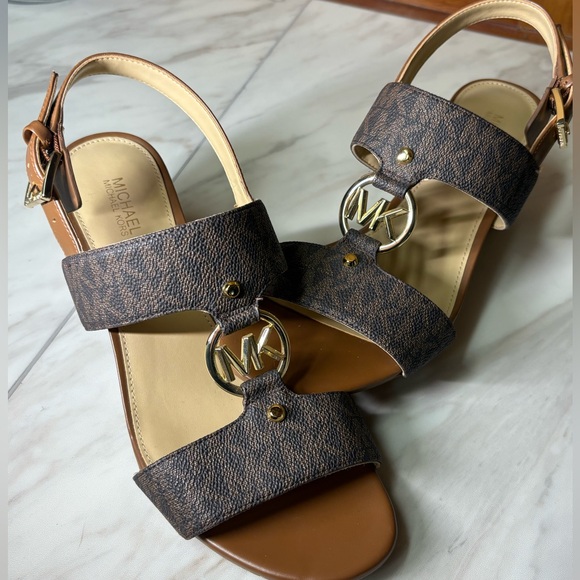MICHAEL Michael Kors Print Logo Mid Block Heels Sandal Sz 6.5 - Picture 7 of 7